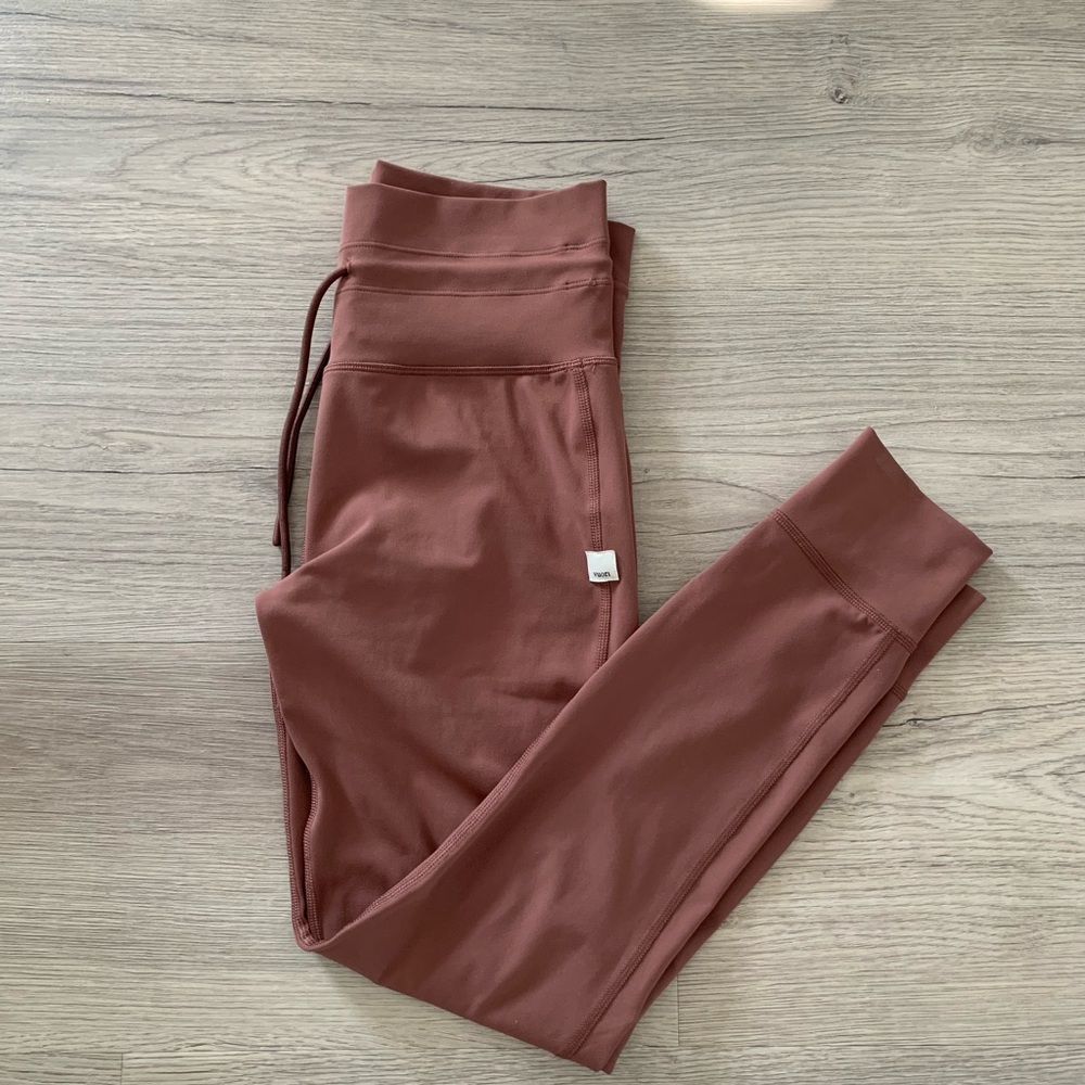 Vuori Daily Leggings | Sedona Brown